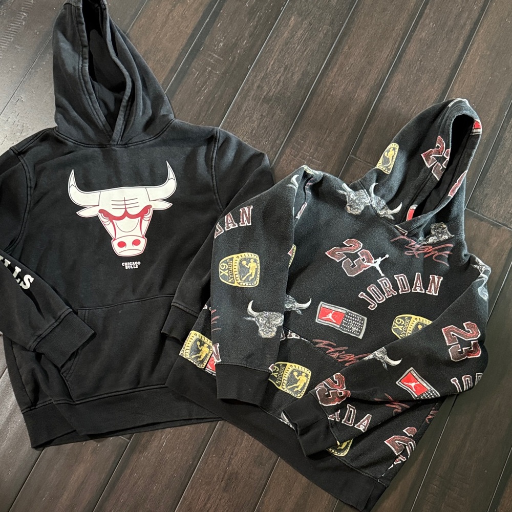 Set of 2 hoodies, Chicago Bulls and Jordan